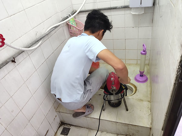 宁城肥皂掉到马桶里把马桶堵住了怎么办？马桶堵住了怎么办